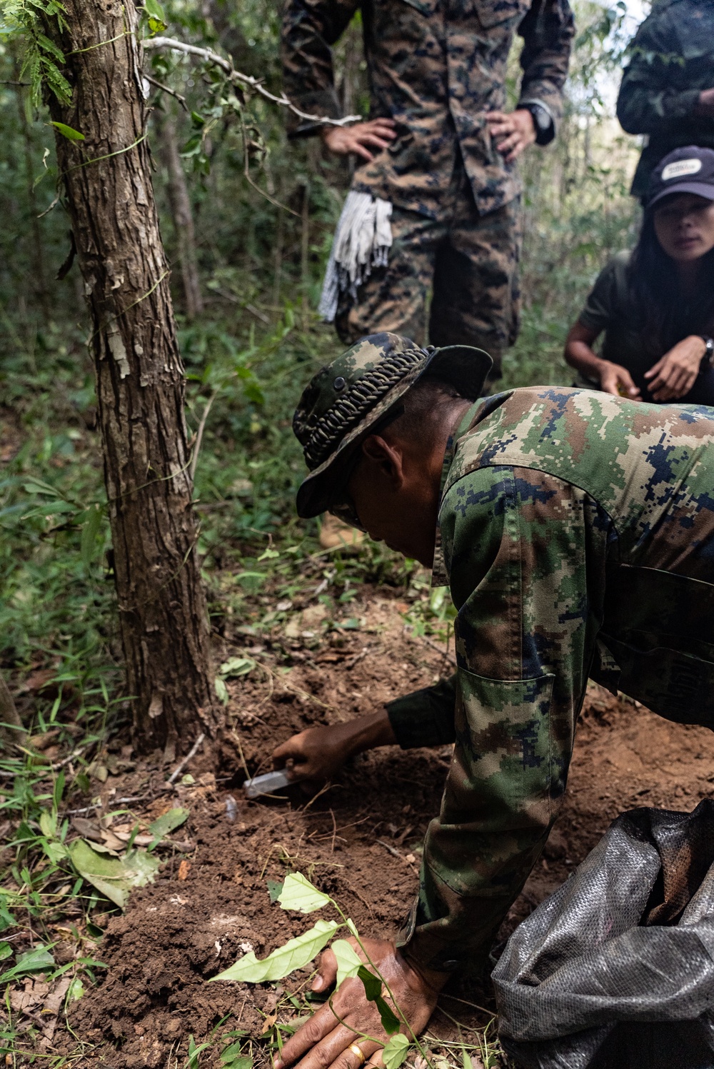 HMA Thailand 22 | Royal Thai and U.S. Marine EOD technicians practice EOD techniques