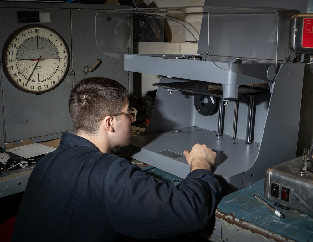 Kearsarge Conducts Operations in the Atlantic Ocean