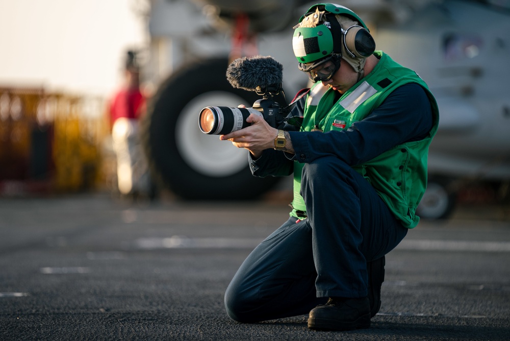 Kearsarge Conducts Operations in the Atlantic Ocean
