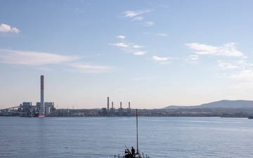 USS Bainbridge (DDG 96) arrives in Civitavecchia