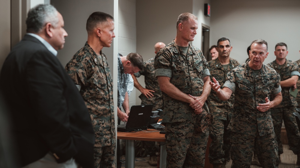 DVIDS - Images - SECNAV Visits 3d MLR [Image 4 of 4]