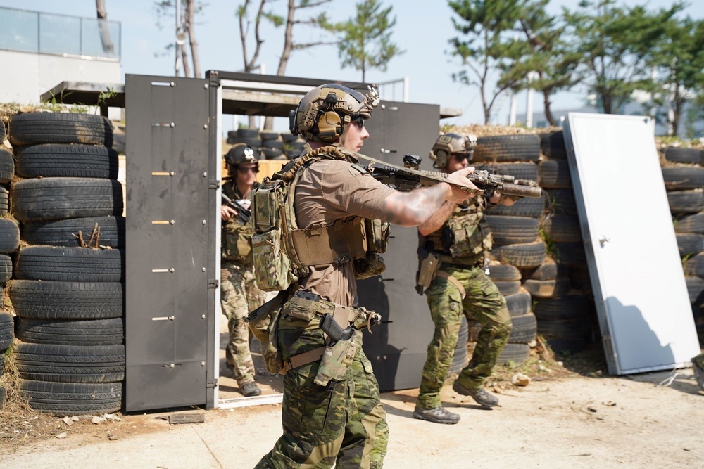 1st SFG (A) Green Berets hone CQB, VBSS skills in South Korea