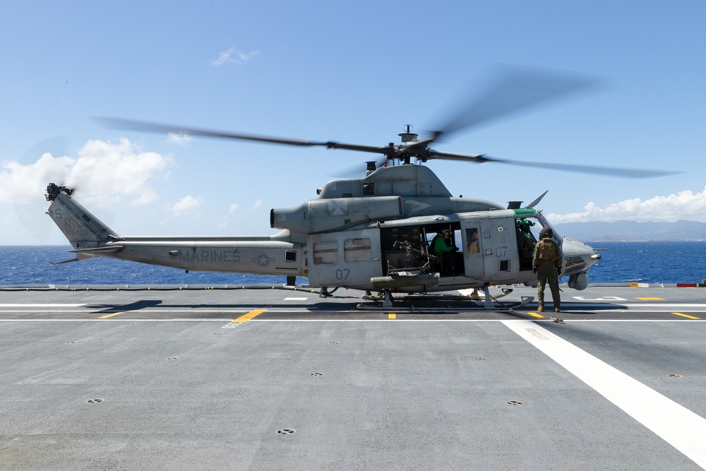 UH-1Y Venom and AH-1Z Viper refuel on HMAS Canberra