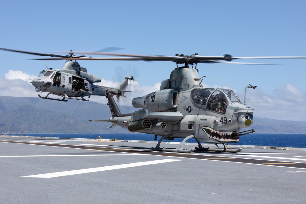 UH-1Y Venom and AH-1Z Viper refuel on HMAS Canberra