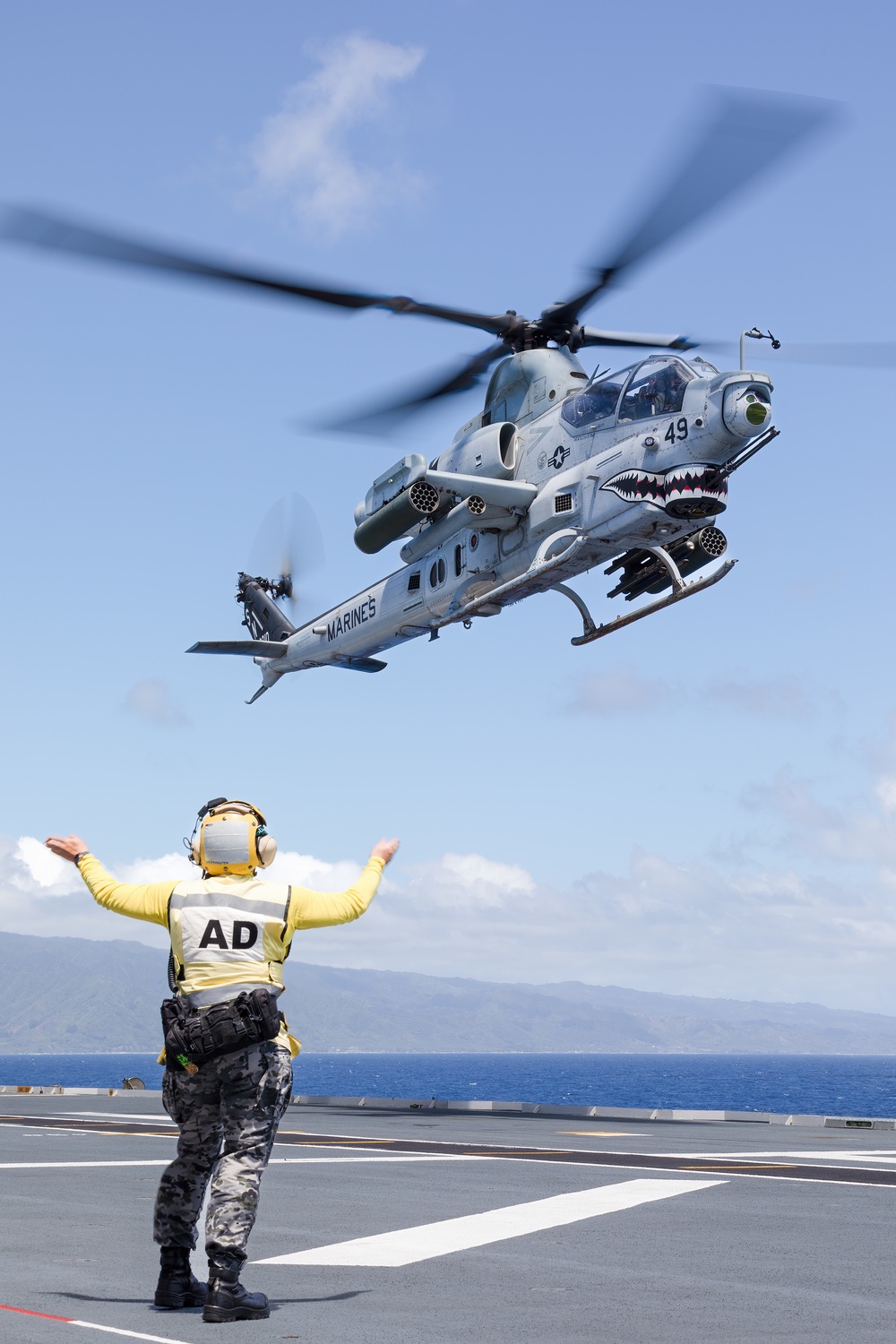 UH-1Y Venom and AH-1Z Viper refuel on HMAS Canberra