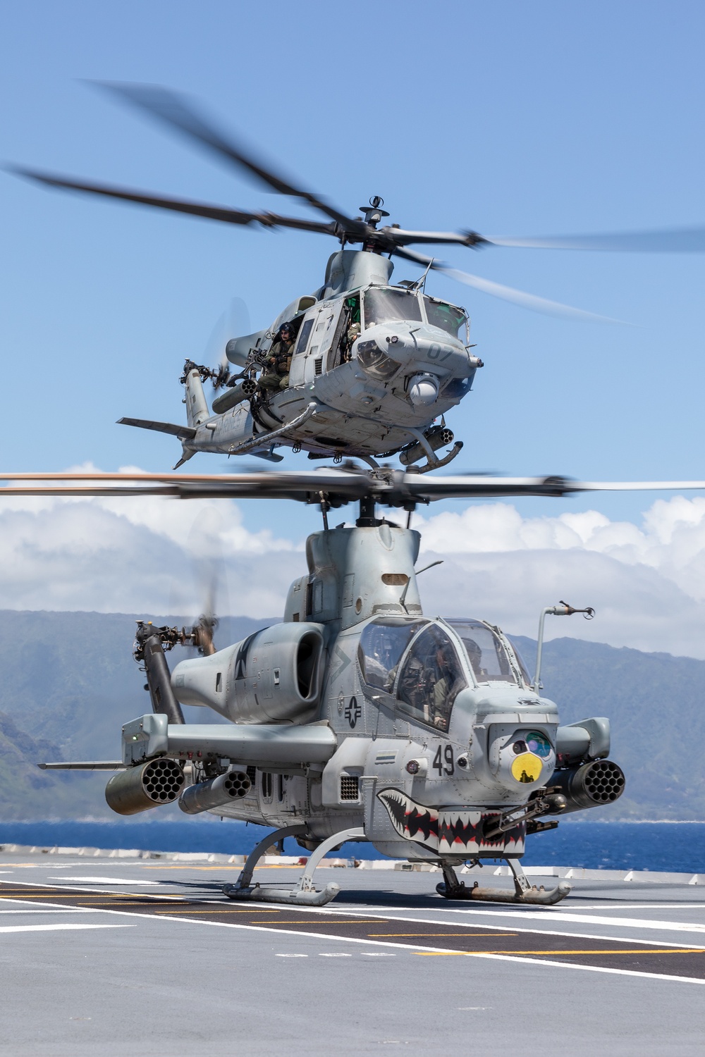 UH-1Y Venom and AH-1Z Viper refuel on HMAS Canberra