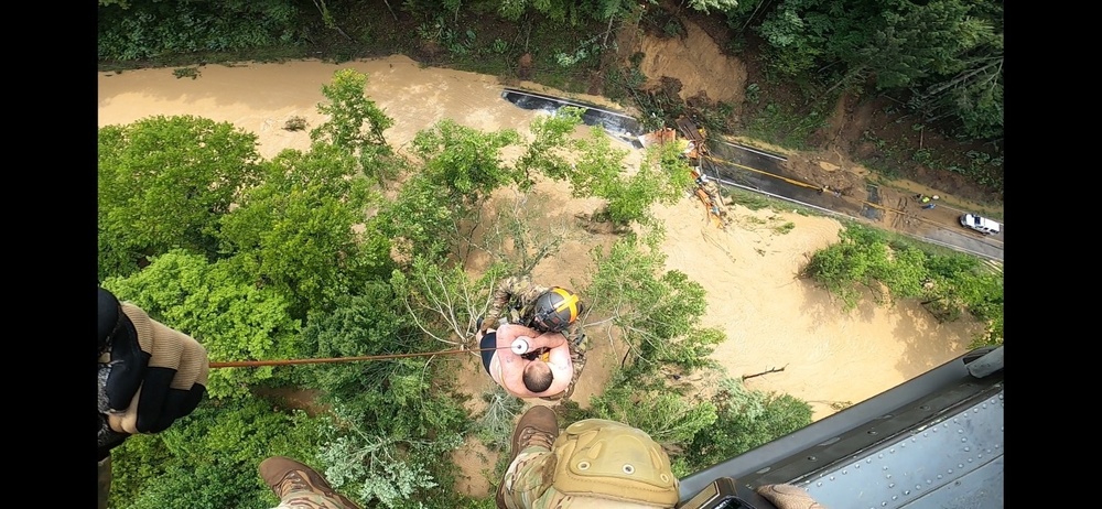 National Guard aviators rescue eastern Kentucky flood victims