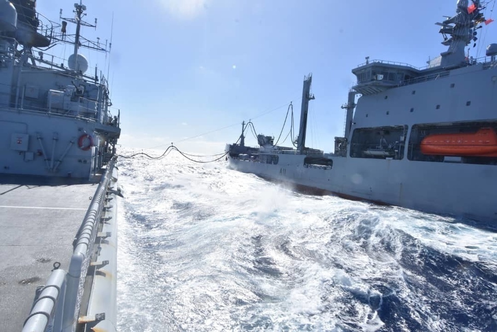 KD Lekir Refuels with HMNZS Aotearoa