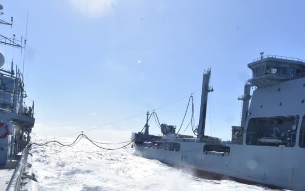 KD Lekir Refuels with HMNZS Aotearoa