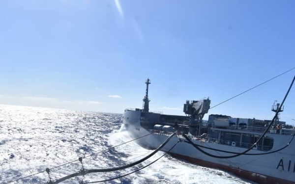 KD Lekir refuels with HMNZS Aotearoa