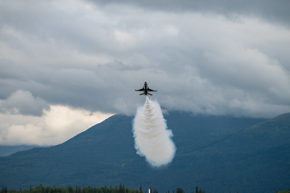 Arctic Thunder Open House takes to the skies