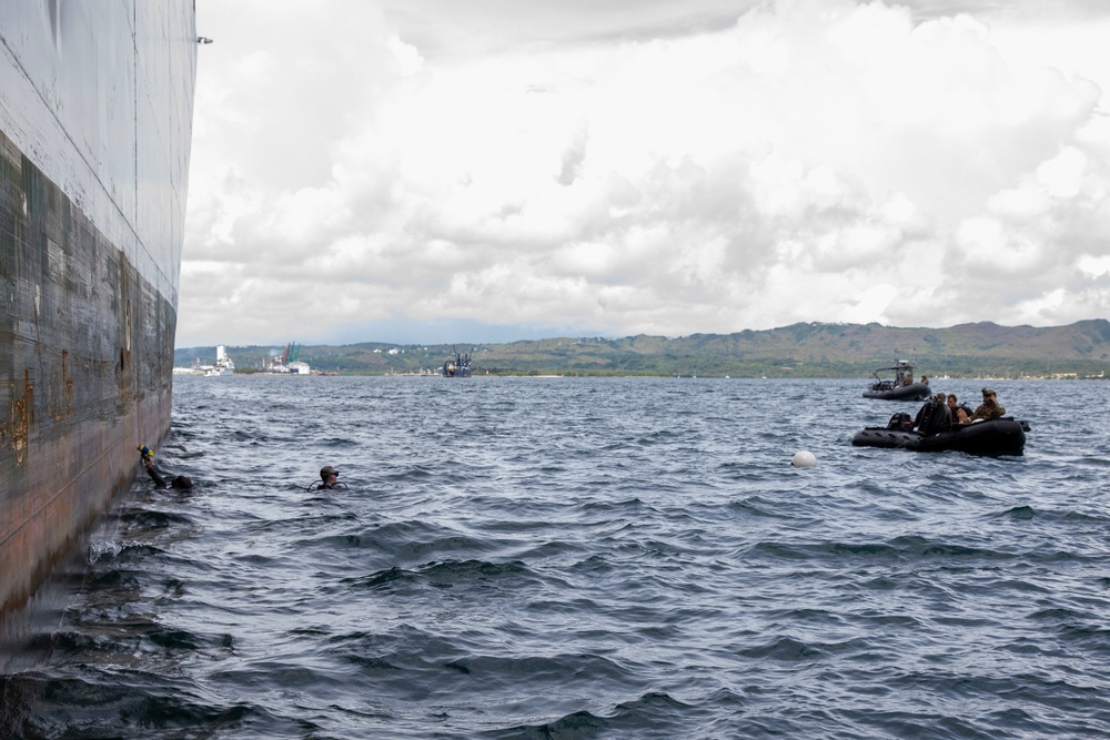 EODMU5 conduct limpet training