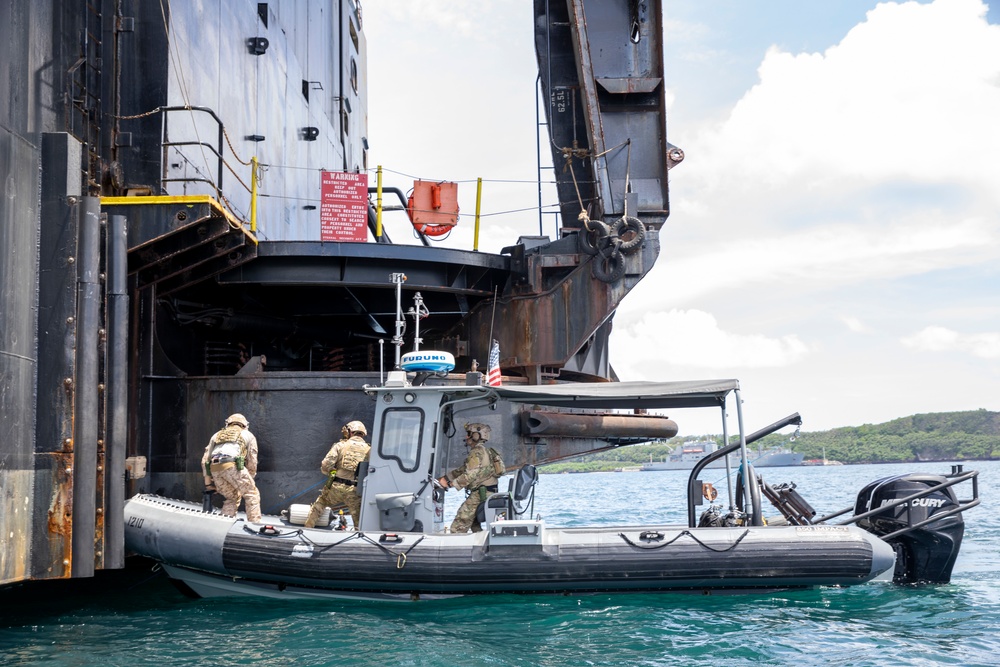 EODMU5 conduct limpet training
