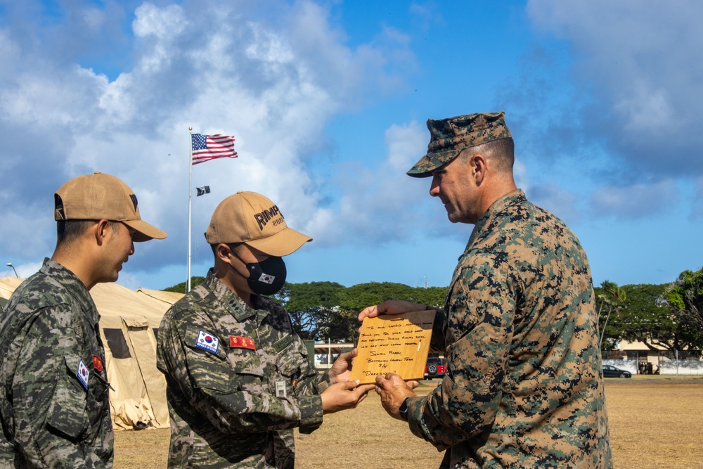 Partner Nations Exchange Gifts during RIMPAC 2022
