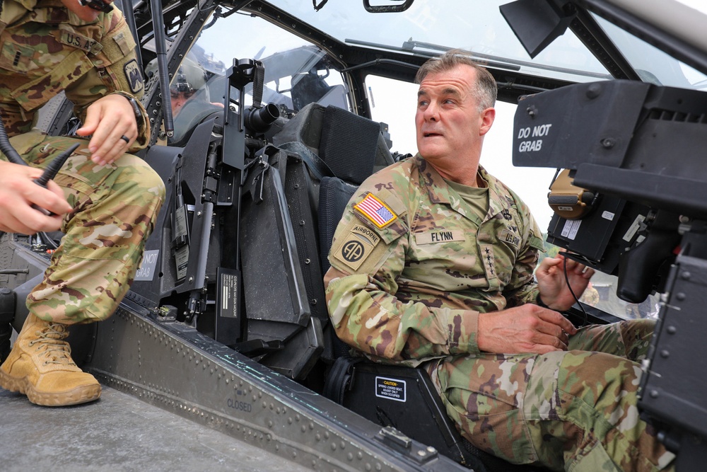 USARPAC CG visits Task Force Tigershark