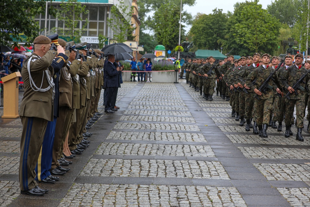 U.S. Soldiers participate in Polish military ceremony