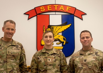 Maj. Gen. Wasmund recognizes PFC Blomendale