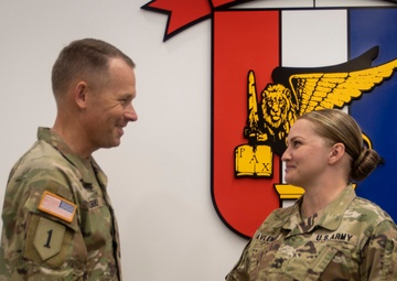 Maj. Gen. Wasmund recognizes SFC Alexsandria Pavlenko