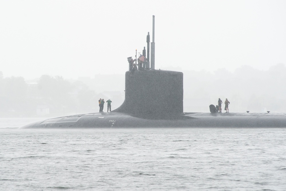 USS Oregon (SSN 793) Departs