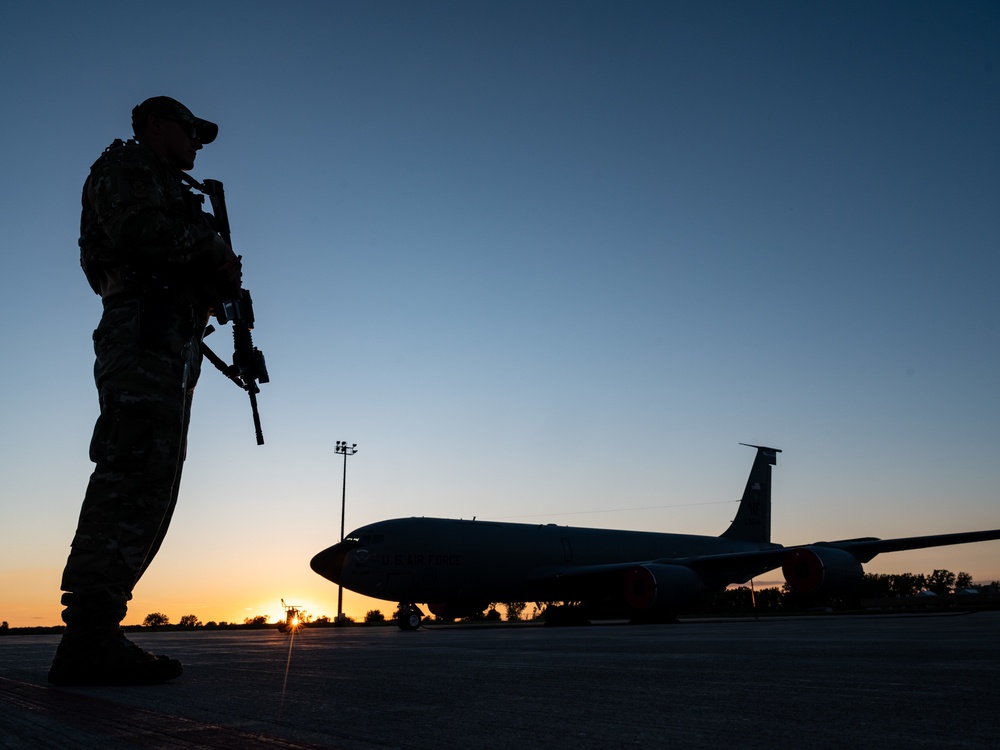 914th SFS monitors flightline