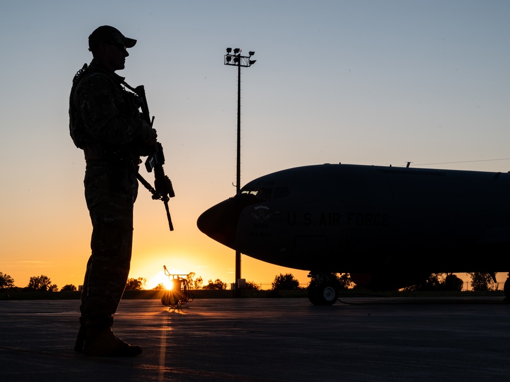 914th SFS monitors flightline