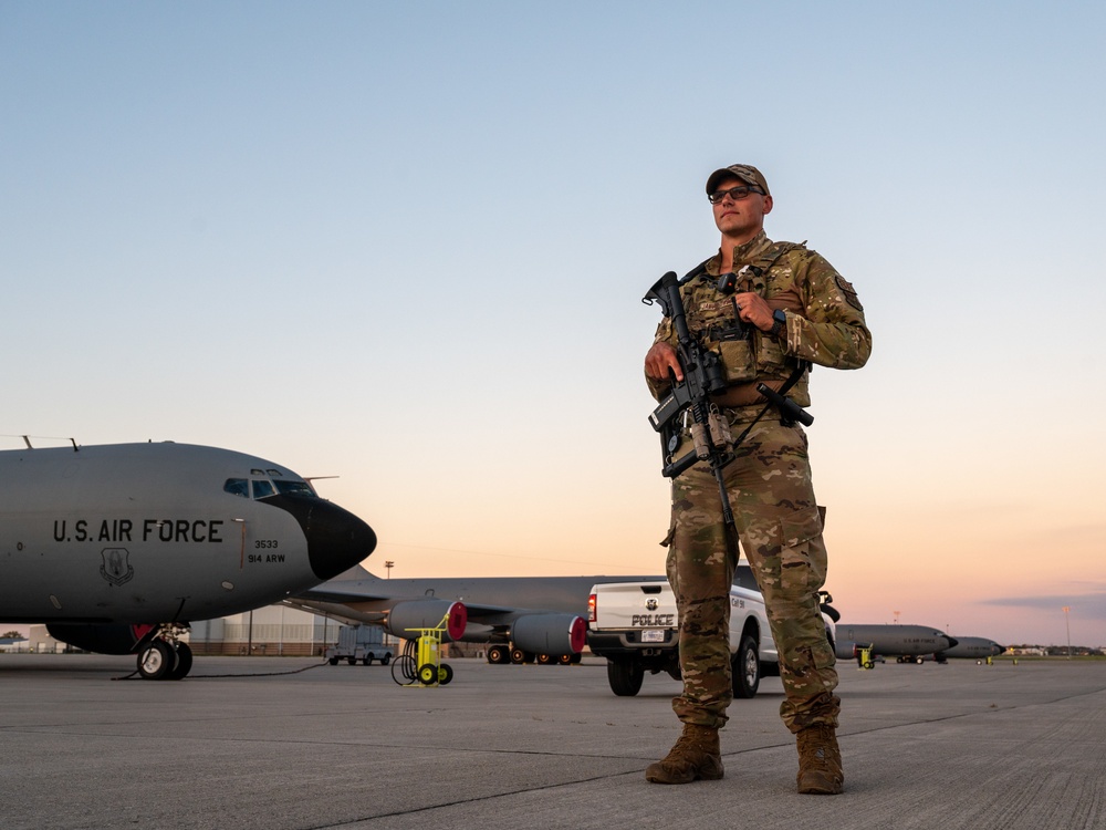 914th SFS monitors flightline