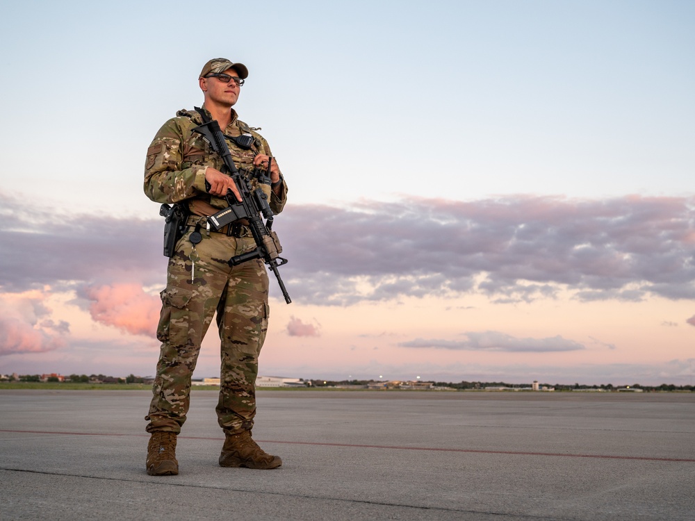 914th SFS monitors flightline