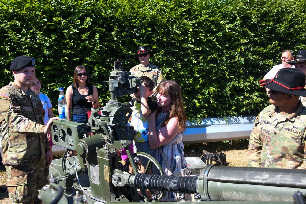 U.S. Soldiers build relationships with the city of Königstein