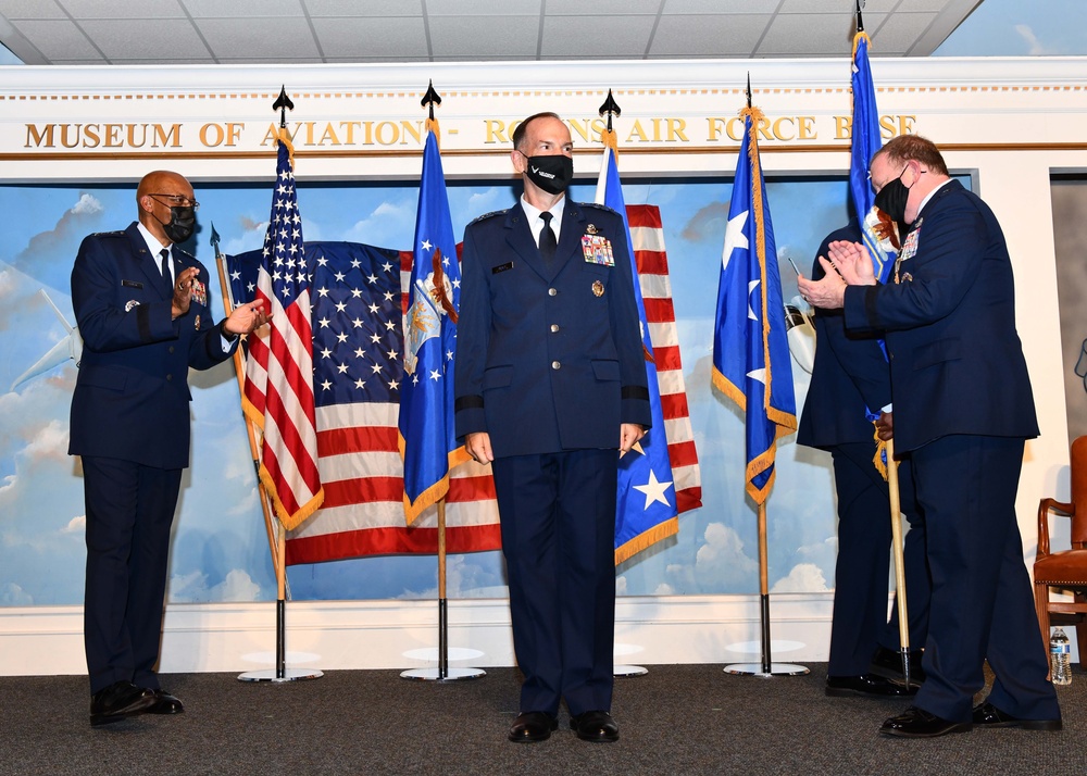 The Air Force Reserve welcomes new commander