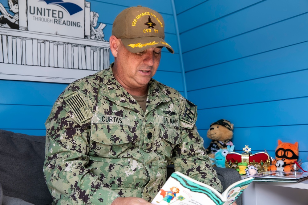 George H.W. Bush Officer Reads For His Children