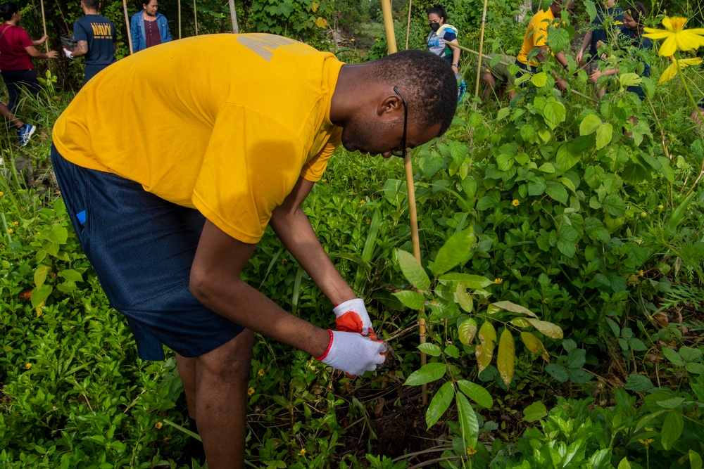 Pacific Partnership 2022 Participates in Tree Planting Host Nation Outreach Event in Puerto Princesa