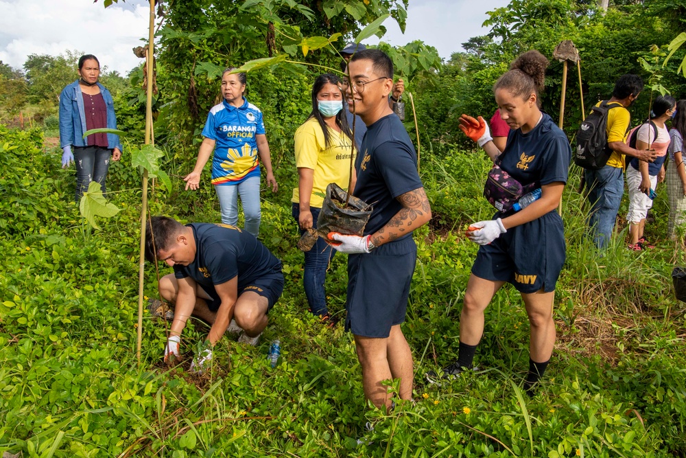 Pacific Partnership 2022 Participates in Tree Planting Host Nation Outreach Event in Puerto Princesa