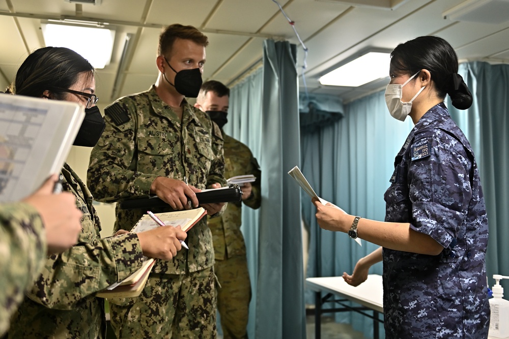 JS Izumo Participates in HADR Exercise During RIMPAC 2022