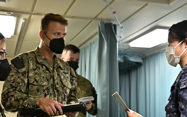 JS Izumo Participates in HADR Exercise During RIMPAC 2022