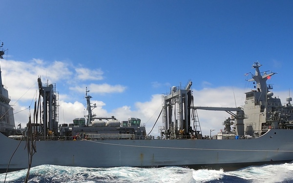 JS Takanami RAS with HMAS Supply RIMPAC 2022