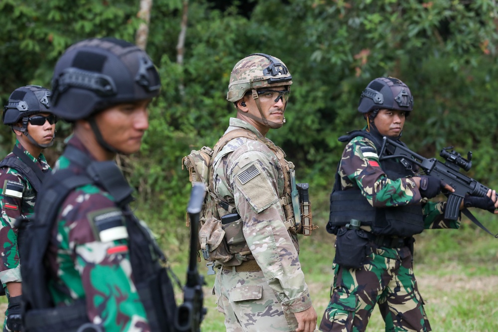 Super Garuda Shield: U.S. and TNI Soldiers Conduct Range Training