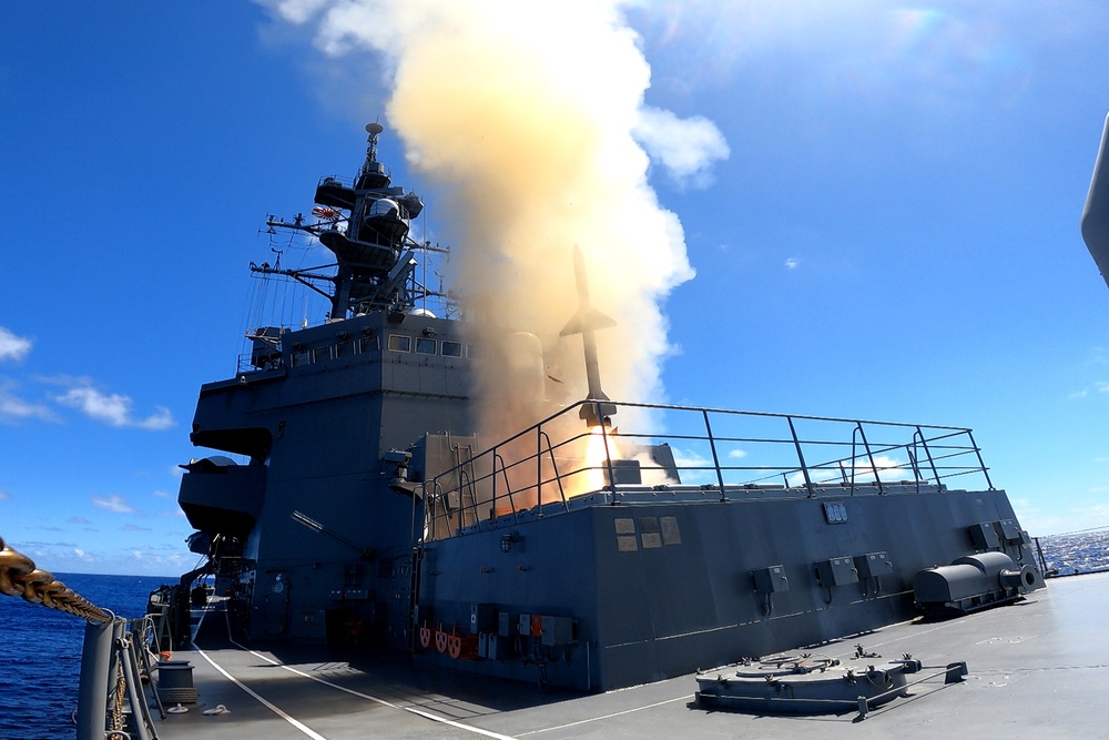 JS Takanami Participates in Live-Fire Exercise