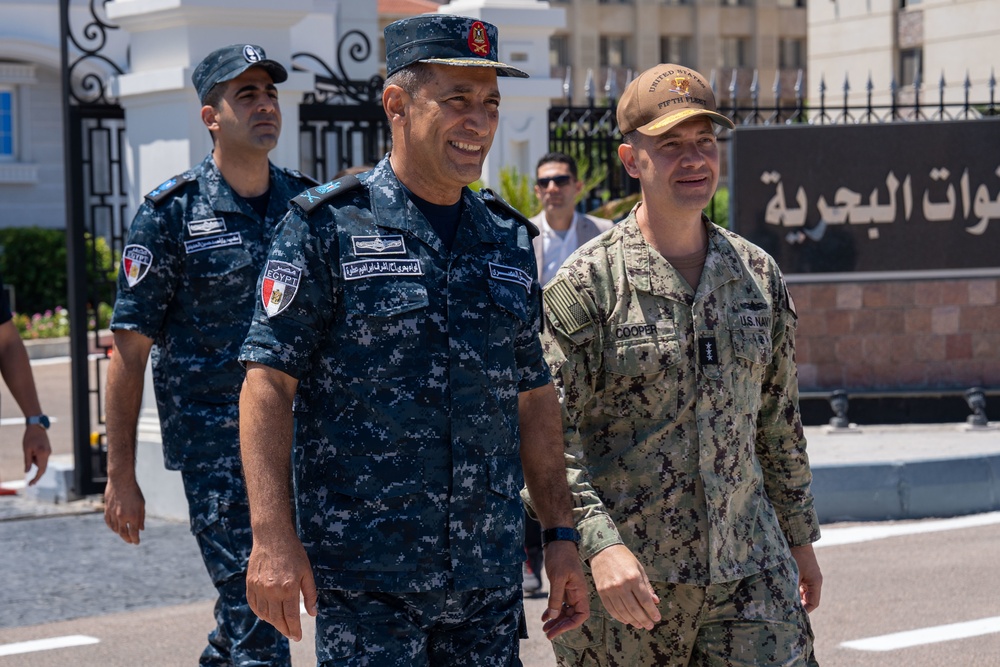 Vice Adm. Brad Cooper visits Alexandria