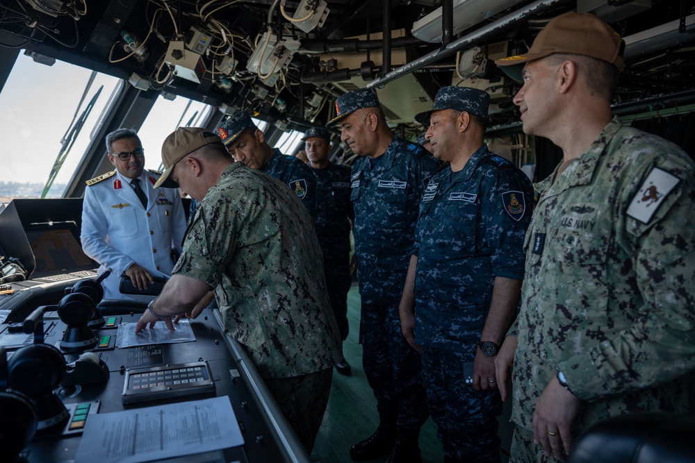 Vice Adm. Brad Cooper visits Alexandria