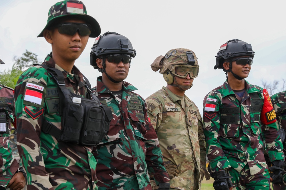 DVIDS - Images - Super Garuda Shield: U.S. and TNI Soldiers Conduct ...