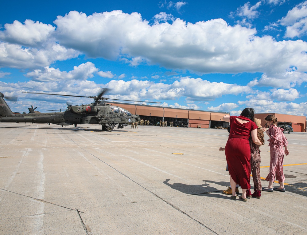 1-10 Attack Battalion Commander Conducts His Last Flight