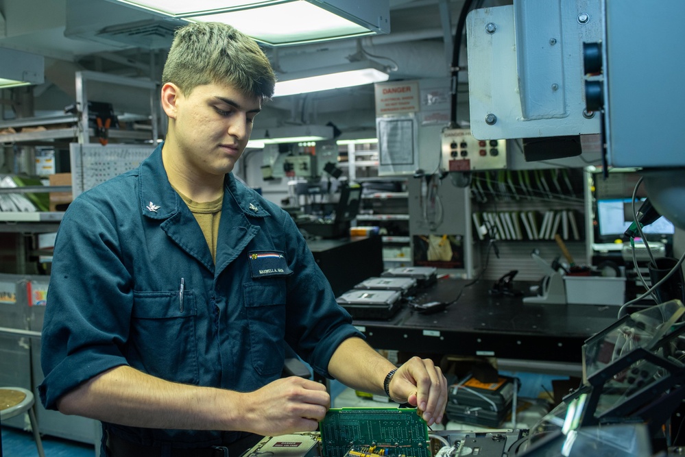 USS Ronald Reagan (CVN 76) Sailors maintain aviation equipment