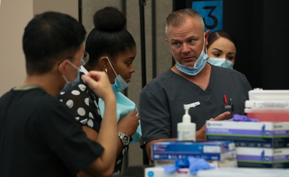 Soldiers from the 807th Medical Command provide mobile medical and dental care for residents of Southern Illinois community