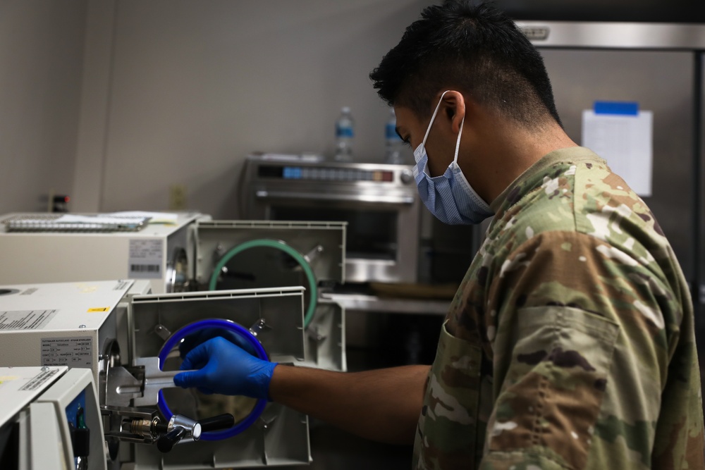 Soldiers from the 807th Medical Command provide mobile medical and dental care for residents of Southern Illinois community