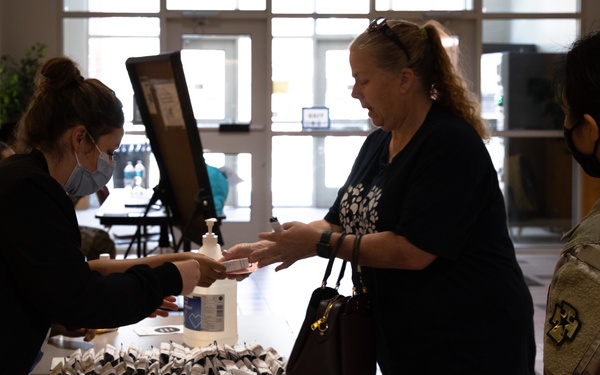 Soldiers from the 807th Medical Command provide mobile medical and dental care for residents of Southern Illinois community