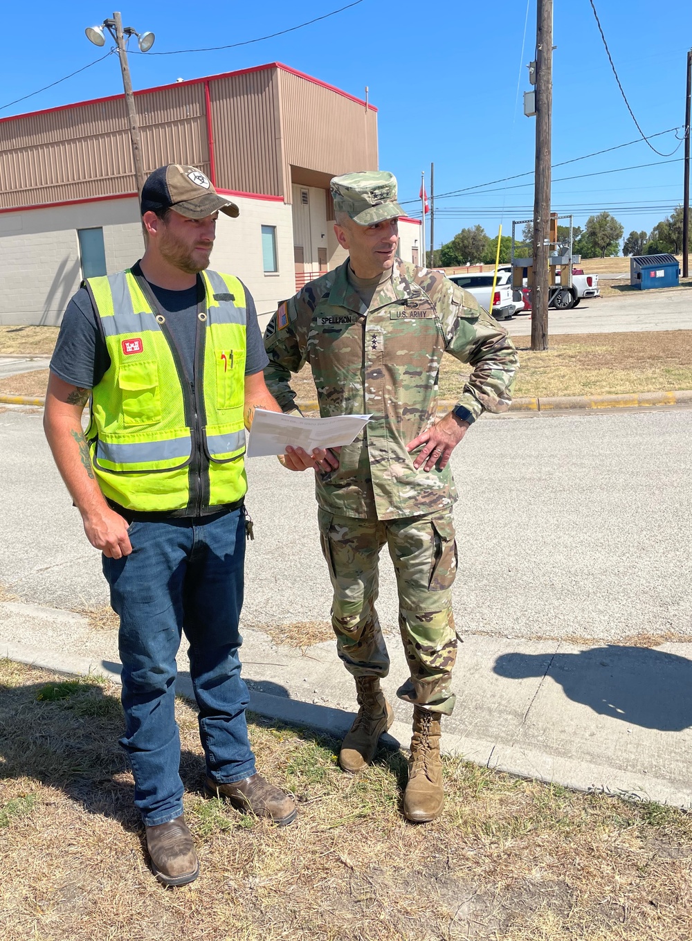 Corps top general visits central Texas installation