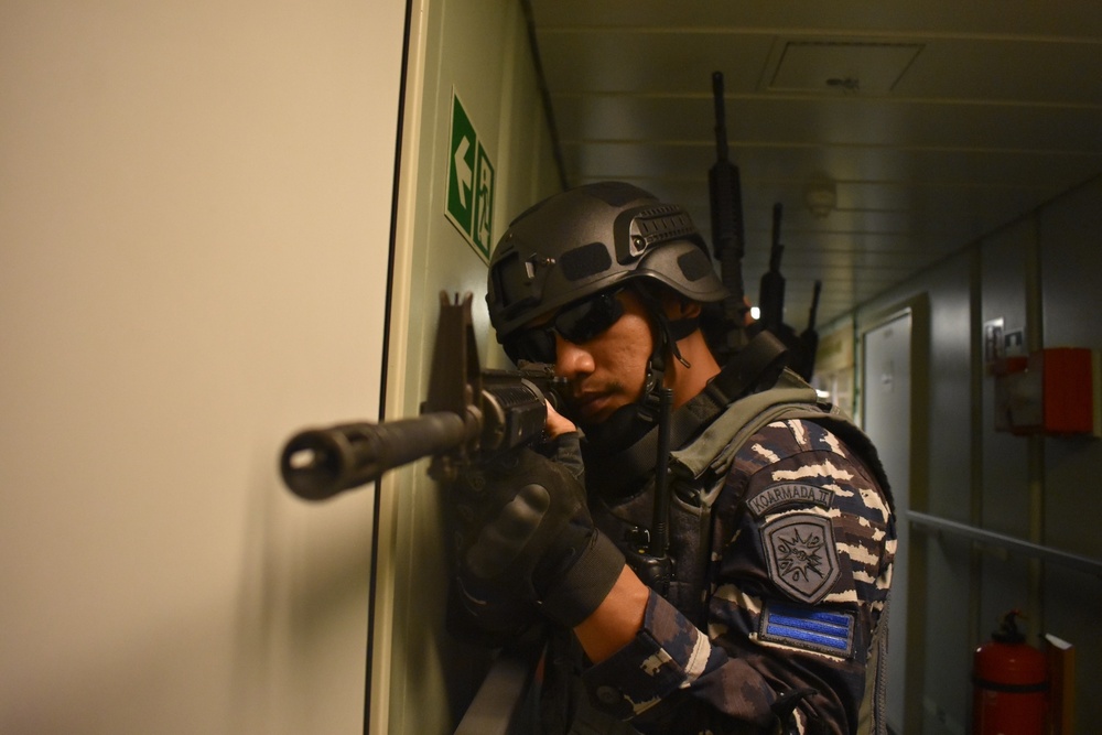 Indonesian Navy VBSS Team in Action During RIMPAC