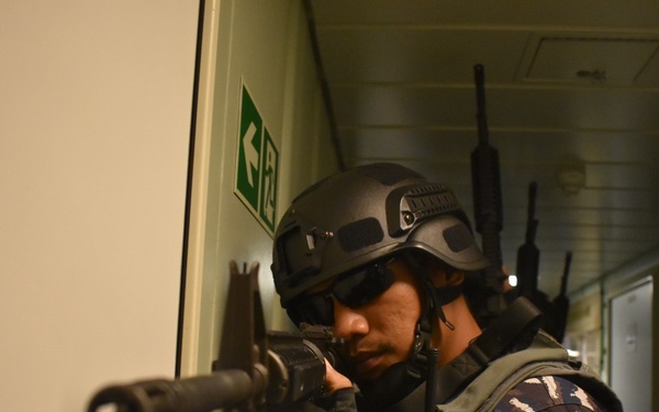 Indonesian Navy VBSS Team in Action During RIMPAC