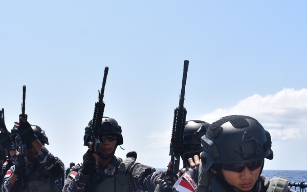 Indonesian Navy VBSS Team in Action During RIMPAC