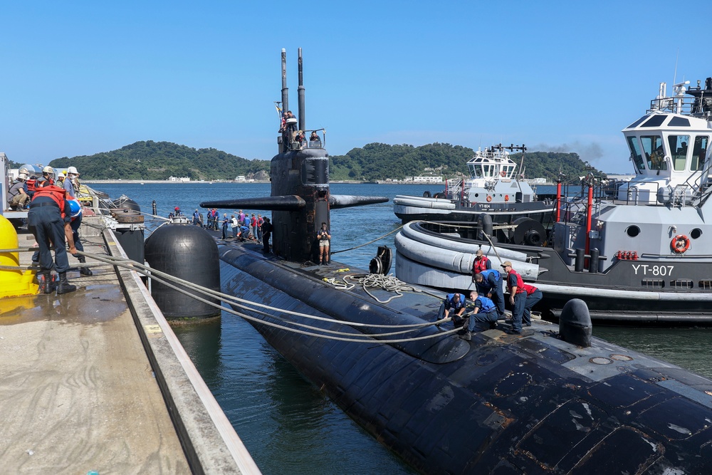 USS Chicago Makes Port Visit to Fleet Activities Yokosuka